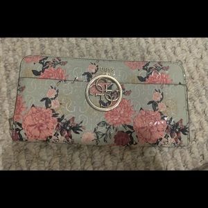 NWOT Guess wallet clutch